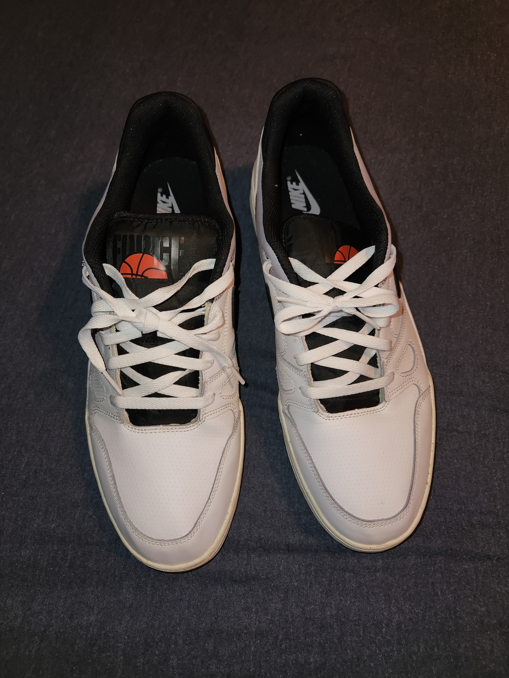 Nike Men’s White and Black Low-Top Sneakers